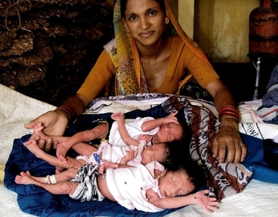 46歳の「おばあちゃん」が3つ子を出産、豪ブリスベーン