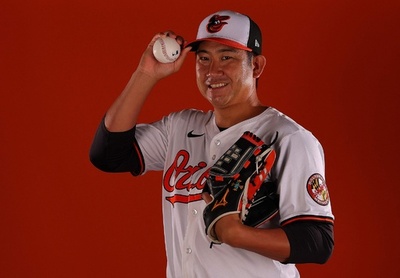オリオールズの菅野、春季キャンプ恒例のフォトデーに参加