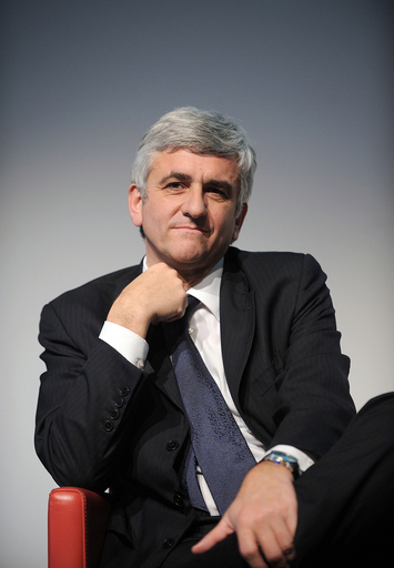 生まれる前に「ノルマンディー上陸を目撃」？仏大統領選候補が失言