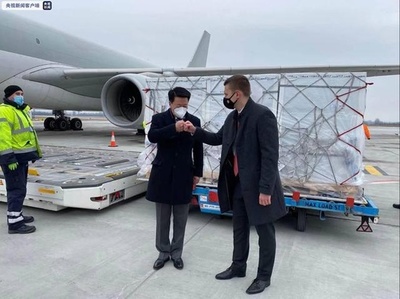 中国産ワクチン第1陣がハンガリーに到着