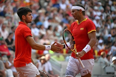 ナダル/アルカラス組が準々決勝進出、金へ前進 パリ五輪テニス男子複