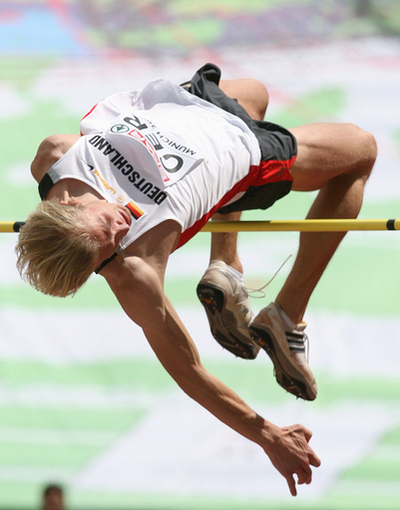 Onnen 男子走り高跳びを制す