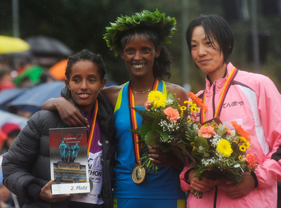 マカウが初優勝、森本が女子3位 ベルリン・マラソン