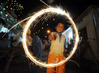 パキスタン、ヒンズー教の光の祭り「ディワリ」