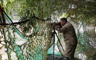 17年連続で危惧種のカモと春節を過ごす龍虎山の「カモ司令官」 中国・江西