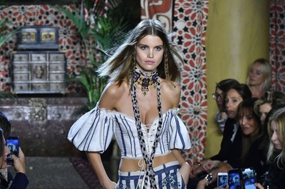 「ロベルト・カヴァリ」17年春夏