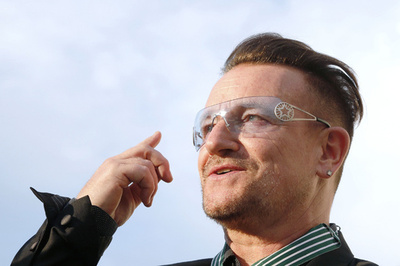 「U2」ボノ氏に仏芸術文化勲章コマンドゥール