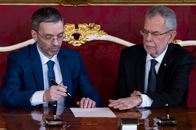 オーストリア極右内相、「国境防衛隊」創設命じる 移民流入対策