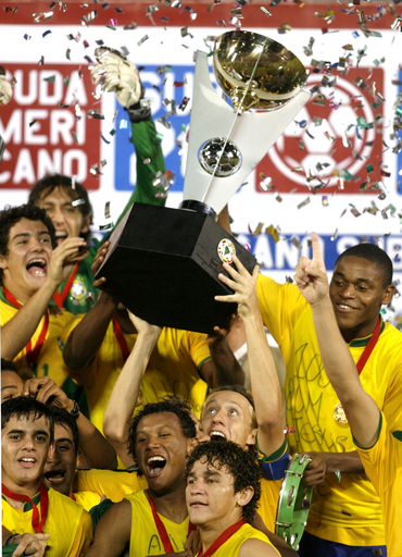 ＜サッカー 07南米ユース選手権＞ブラジル ウルグアイを降して8度目の優勝を飾る - パラグアイ