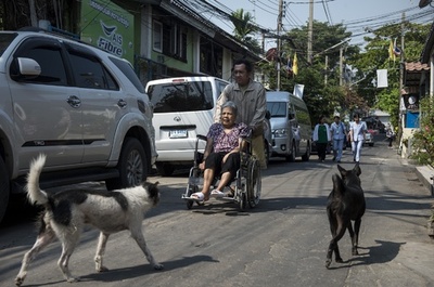 高齢化進むタイ、子世代にのしかかる負担　デイケアなどの試みも