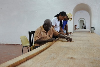 キューバの葉巻職人、「世界一長い葉巻」6度目の記録更新に挑戦