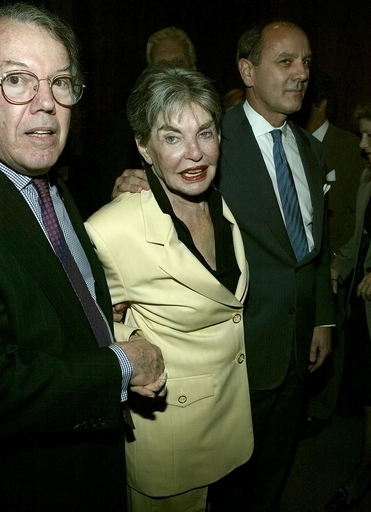 愛犬に13億円遺したホテル女王、「捨て犬の保護」にも8500億円