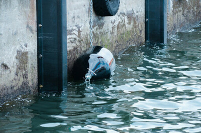 船舶の接岸・係留を支える緩衝材 DUNLOP初のフォーム式防舷材を高耐久設計で国内生産・発売