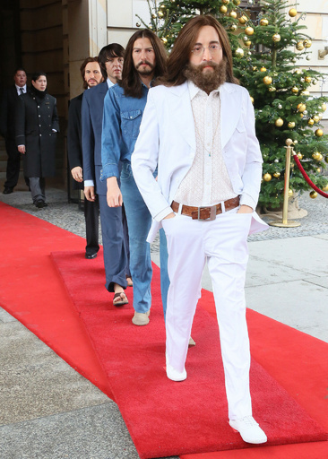 アビイ・ロード歩くビートルズのろう人形、デビューシングル発売50年