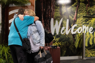 NZ空港清掃員がコロナ陽性、トラベルバブルは続行