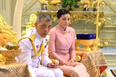タイ国王 不実 な34歳配偶者のあらゆる称号を剥奪 写真14枚 国際ニュース Afpbb News タイ国王 不実 な34歳配偶者のあらゆる称号を剥奪 写真14枚 国際ニュース Afpbb News