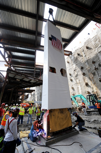 米同時テロの「最後の鉄柱」、世界貿易センター跡地に戻る