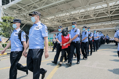 中国で携帯やネット使った詐欺が横行 昨年36万人逮捕、4.6兆円を凍結