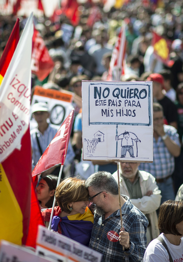 緊縮財政反対、スペイン首都で数千人デモ