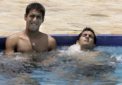 ＜サッカー 07南米ユース選手権＞アルゼンチン代表 プールでコンディションの調整 - パラグアイ