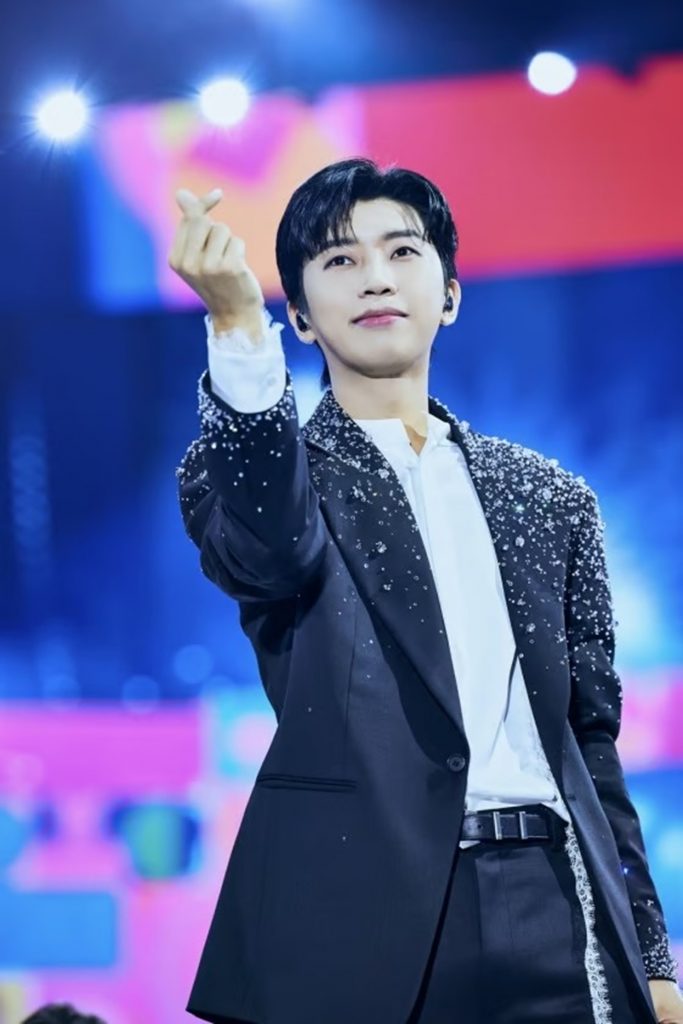 (c)STARNEWS