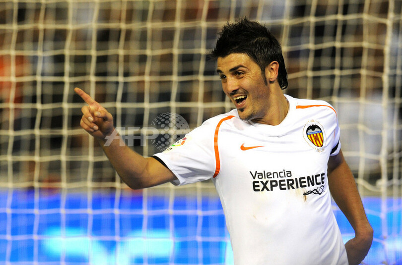 バレンシア デポルティボ下し首位守る