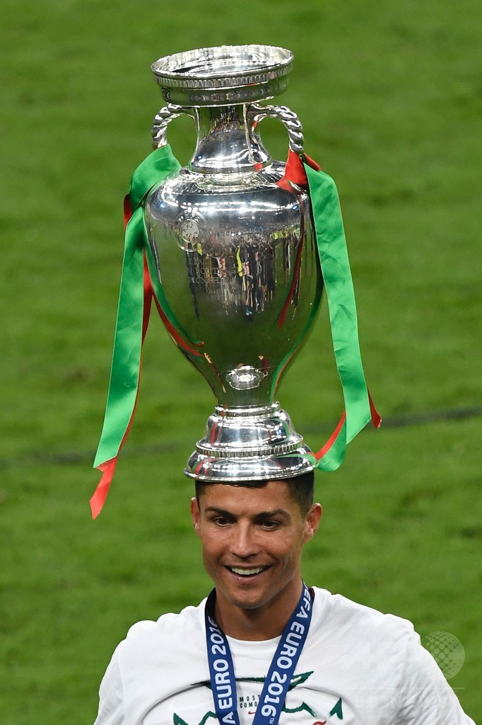 ロナウドが歓喜の涙、ポルトガルが延長でフランス下しEURO初優勝