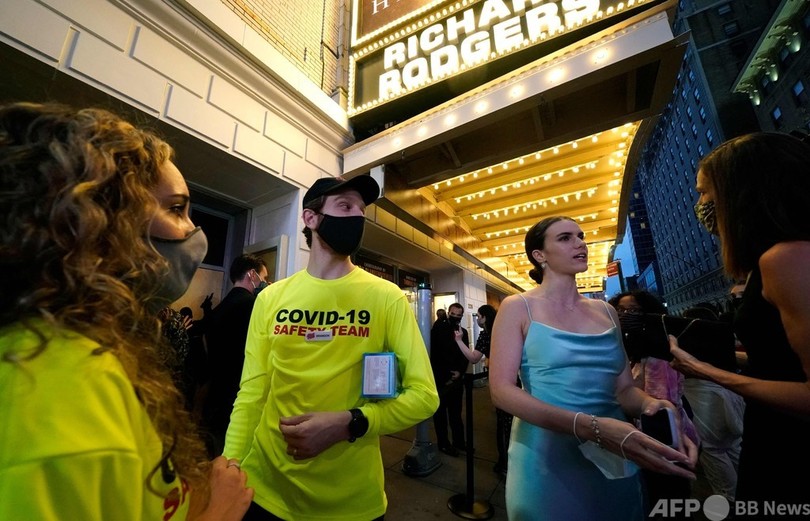 「ブロードウェーが戻ってきた」 人気作相次ぎ再開 米NY