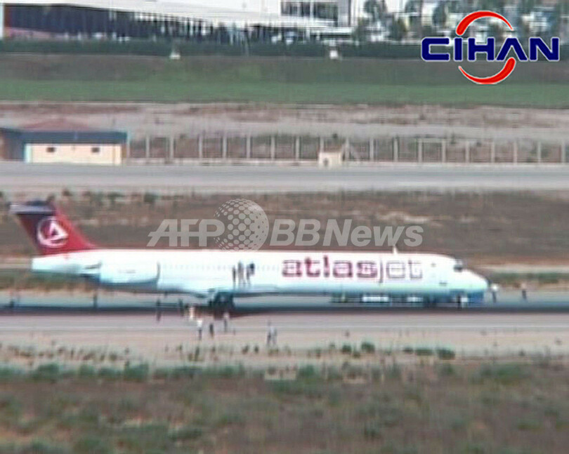 トルコのハイジャック、犯人はアルカイダ名乗る 乗客のほとんどは脱出に成功