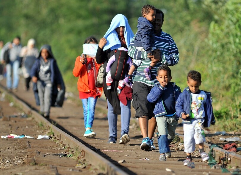 ハンガリー、主要越境地点を閉鎖 EU閣僚、難民分担で合意ならず