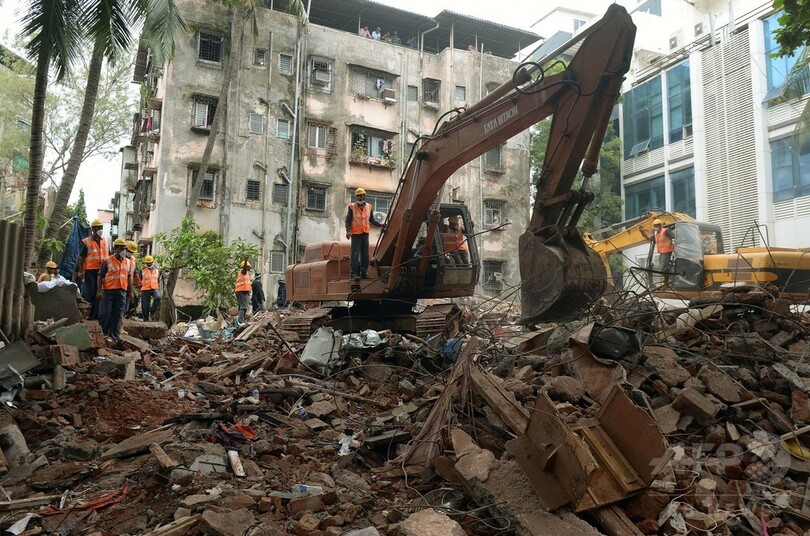 印ムンバイ近くで老朽化した建物が倒壊、11人死亡