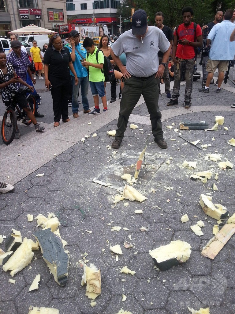 驚き？ 失笑？ トランプ氏の裸の像、全米各地に設置される