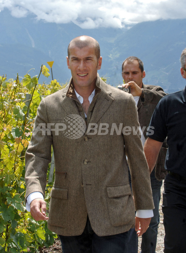 ジダン氏 平和のブドウ園を訪問