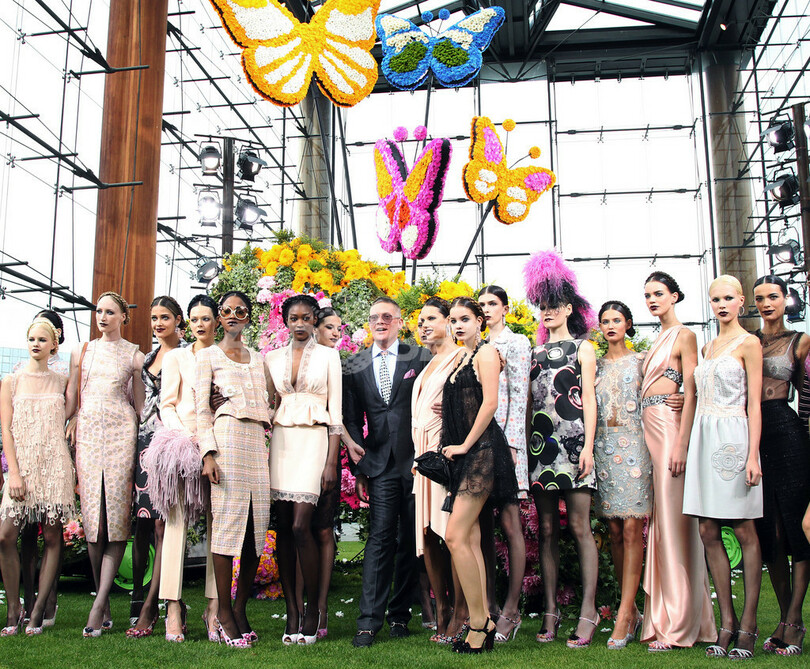 ＜11年春夏パリコレクション＞ディーコンによる「エマニュエル・ウンガロ」初コレクション