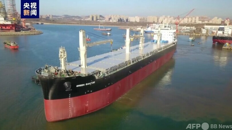 中国建造の8万トン級近くの多目的パルプ船 大連で引き渡し