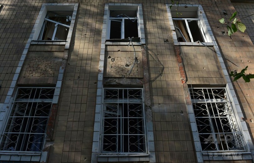 新学期初日の学校に砲弾、教師や親ら10人死亡 ウクライナ東部