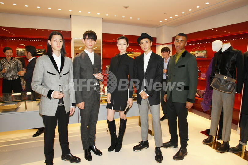 ＜Party＞イヴ・サンローラン 表参道店リオープン、夏木マリがシークレットライブ