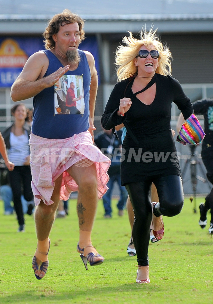 「ハイヒール徒競走」のギネスに挑戦、豪メルボルン