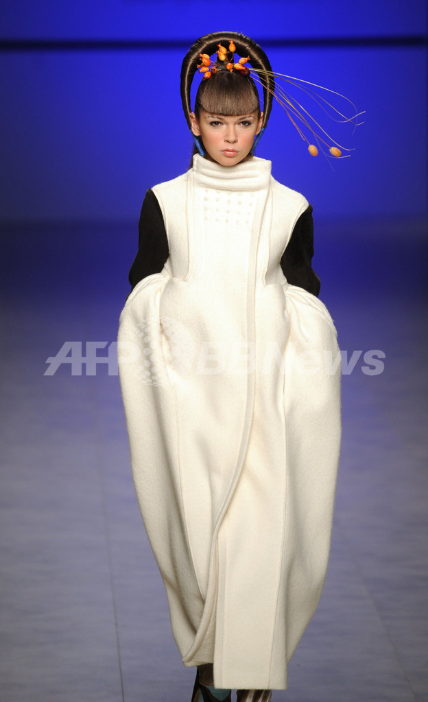 ＜09/10年秋冬ウクライナ・コレクション＞アンナ・ブブリクら、新作を発表