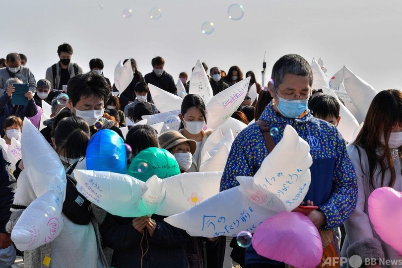 東日本大震災から10年、各地で黙とう 東京で追悼式