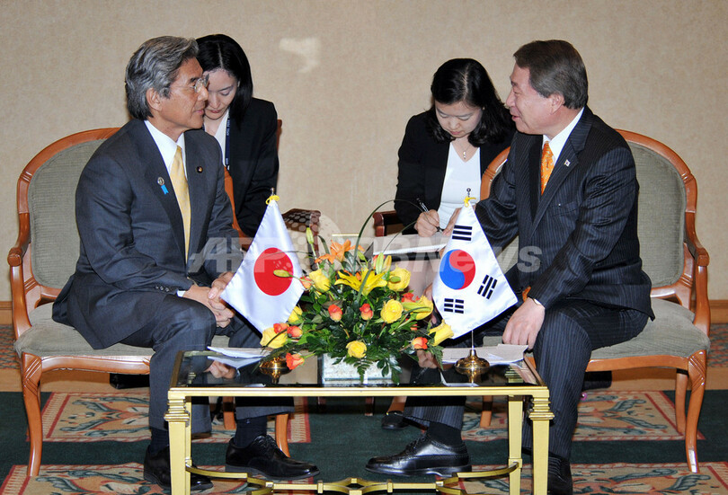 日韓外相会談、核検証枠組みの文書化で一致