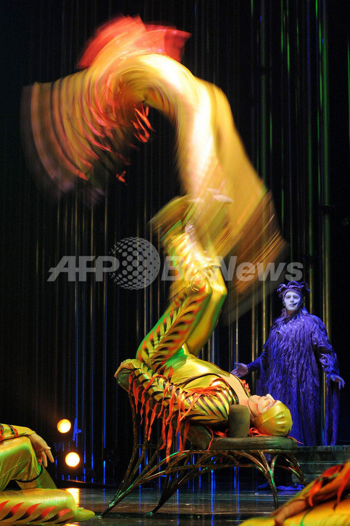 肉体で幻想の世界紡ぐシルク・ドゥ・ソレイユ、ドイツ公演