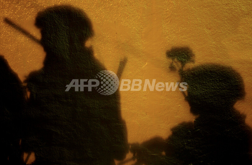 バイジ警察本部前でタンクローリーによる自爆攻撃、15人死亡