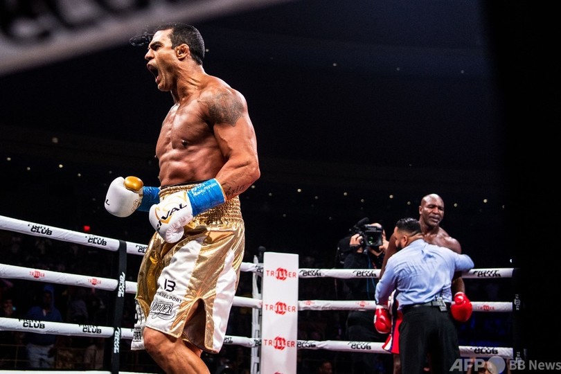 ホリフィールド氏、UFC元王者ベウフォートに1回TKO負け