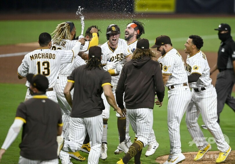 パドレスが4試合連続の満塁本塁打、MLB新記録を樹立