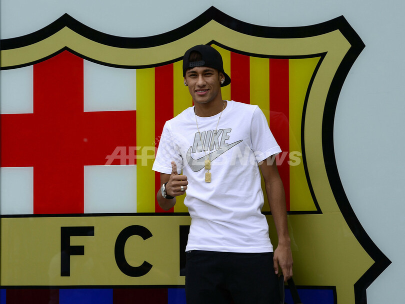 ネイマールがFCバルセロナと5年契約