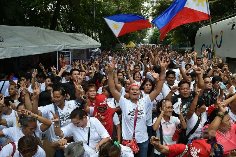フィリピン最高裁、マルコス元大統領の英雄墓地埋葬を認める