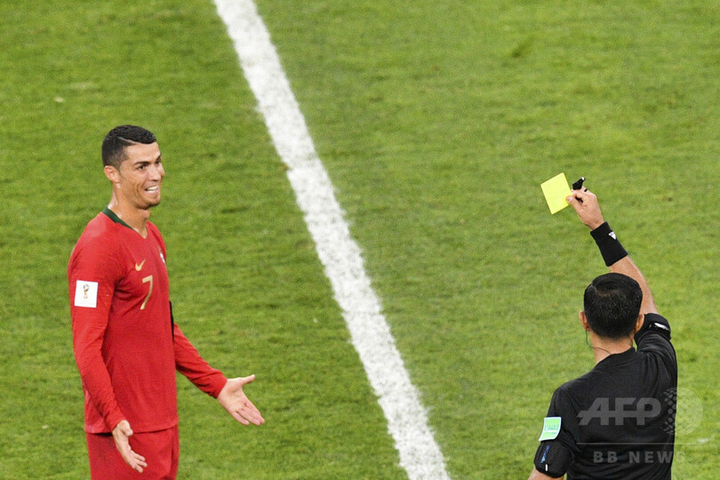 肘打ちのロナウドはレッドに値する、イラン指揮官がVARに怒り