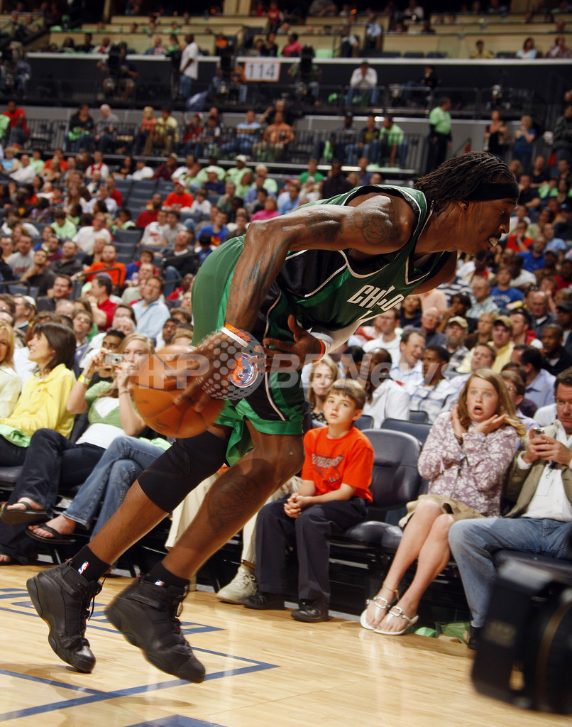 ヒート ウェイドの活躍でプレーオフ進出を決める