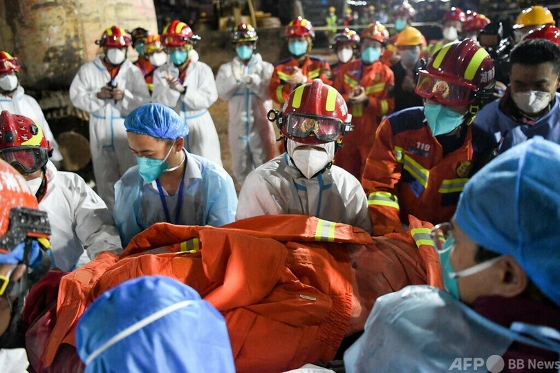 中国ビル崩壊、死者53人 当局「心から謝罪」